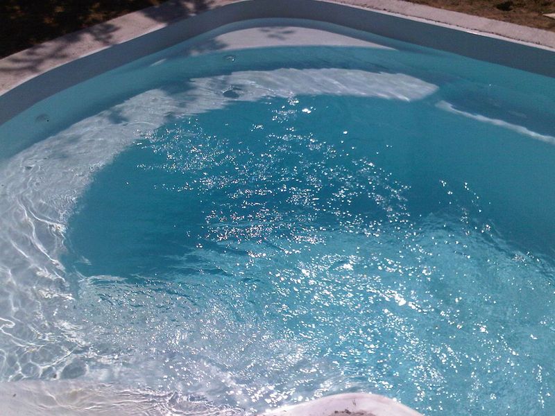 PISCINE A FOND PENTE - 40 %